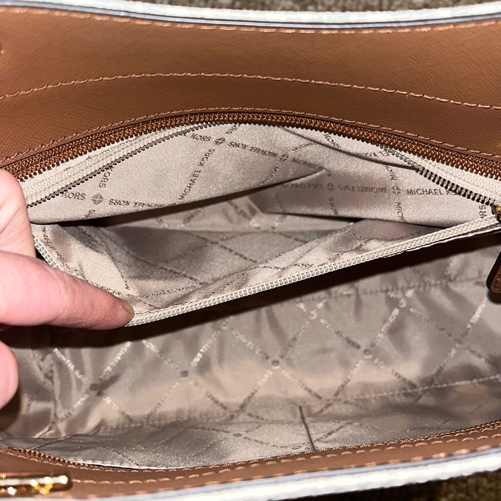 Like new Authentic Michael Kors Shoulder Bag - Picture 9 of 12